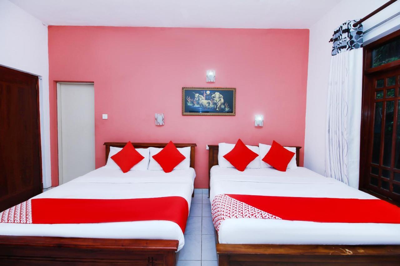 Hotel By The C Uswetakeiyawa Buitenkant foto